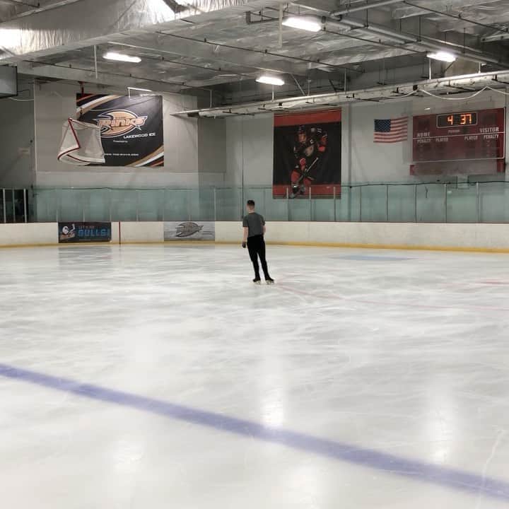 アダム・リッポンのインスタグラム：「I still need to do this one better and if I tried anymore triple loops I was going to need hip surgery THAT DAY. But this is @taralipinski from ‘98. Tara, I promise next time if I can hurl myself into another triple loop-triple loop I will do this again BUT this cheated version gave me as much joy as it did you in Nagano.」