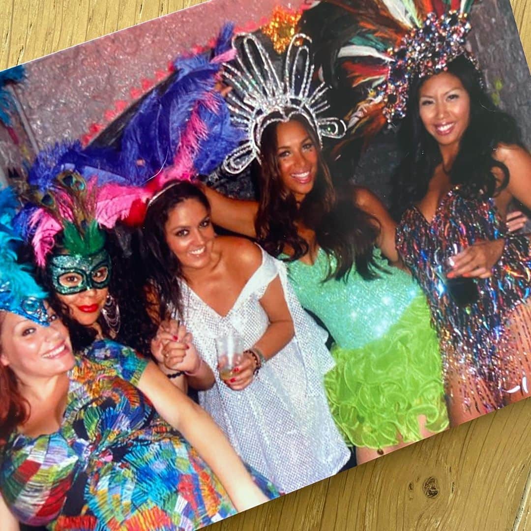 レオナ・ルイスのインスタグラム：「Major Carnival vibes for one of  @maloy birthdays 🎉🇬🇾🎉 #missingnottinghillcarnival #happycarnival #celebrateathome」