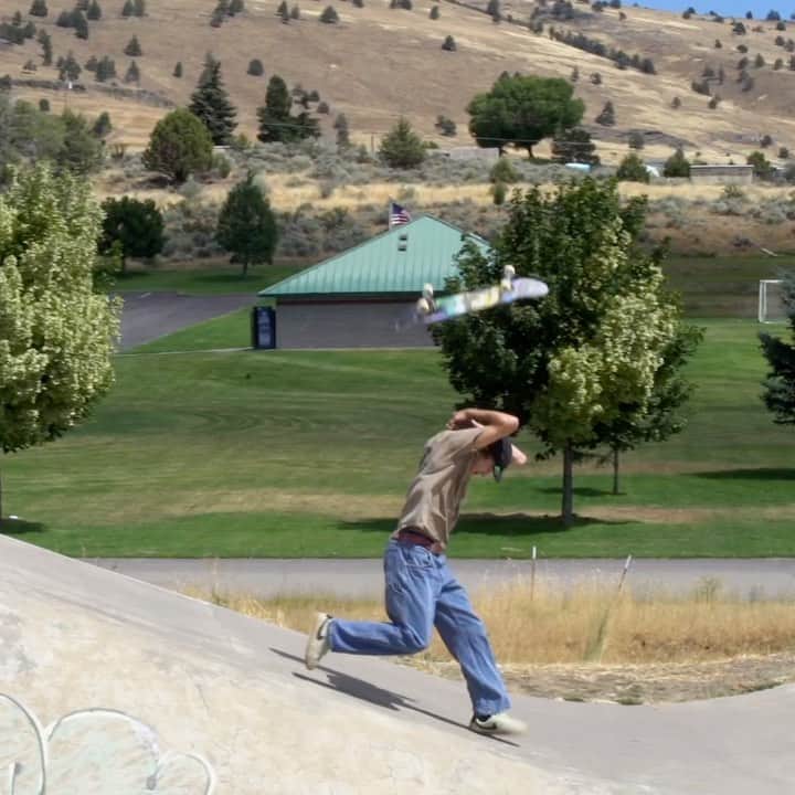 トム・シャーのインスタグラム：「Check out @treywood and I in this new @monsterenergy edit from our trip to Oregon “Highway In The Sky”   @tweestopher 🎞🎞」