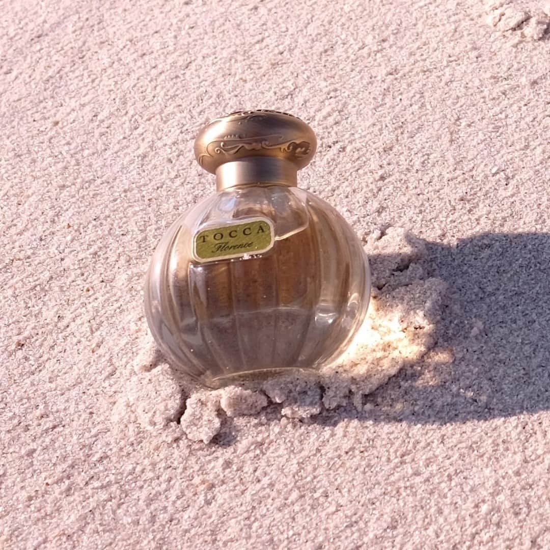 トッカさんのインスタグラム写真 - (トッカInstagram)「The ingredients for a perfect TOCCA summer:⁠ ✨ Sun ⁠ ✨ Sand ⁠ ✨ Florence⁠ ⁠ Shop yours @sephora⁠ ⁠ ⁠ ⁠ ⁠ ⁠ #tocca #scents #eaudeparfum #fragranceoftheday #scentoftheday #stayfresh #perfume #fragrance #luxury #musthave #treatyoself #treatyourself #luxurylife #beauty #parfum #perfumeoftheday #nicheperfume #instalove #giftguide #giftsforher」9月1日 3時26分 - tocca