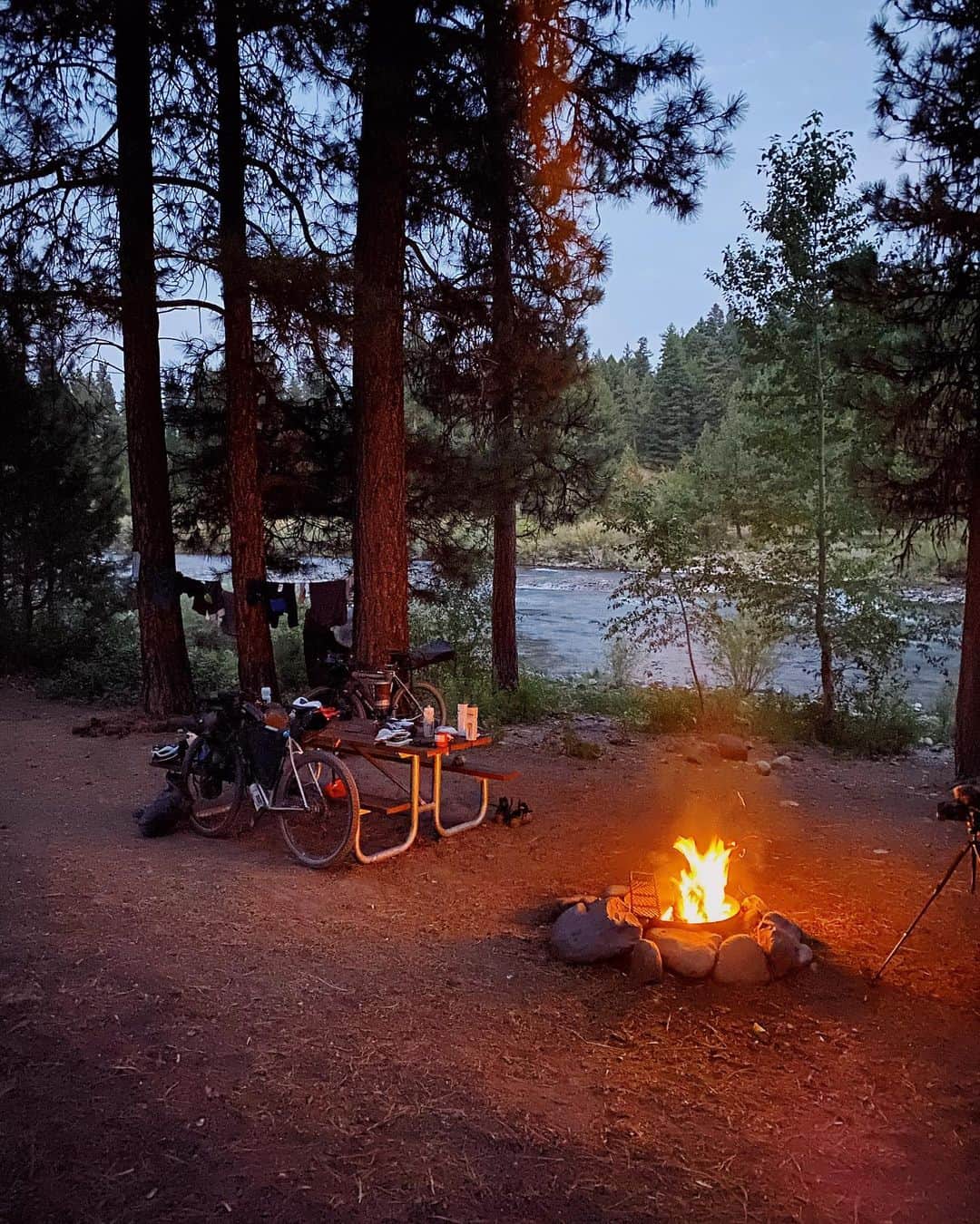 Alex Strohlさんのインスタグラム写真 - (Alex StrohlInstagram)「Gravel Ride Across Montana Stage 1 — What a glorious, delicious and sometimes painful set of days on the bikes with @isaacsjohnston . Here are some candids of the first stage of our ride ~ 250 miles. Been shooting all this trip on a little Canon Élan 7e and will put them in a little photo book later this year.. for now here are some on the fly moments.」9月1日 3時21分 - alexstrohl