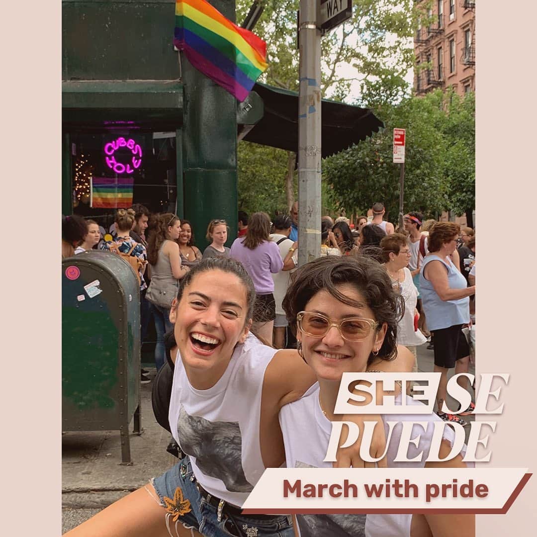 のインスタグラム：「For all my amig@s out there, I’ve joined the @she_sepuede movement to support and encourage each other- I chose the moment when I walked Pride for the first time publicly holding my girlfriends hand, a moment I hope inspires others to live their truth ❤️ Follow @she_sepuede and share your own #shesepuede moment!  Para todas y todes mis cuiquill@s, me uní al movimiento de @she_sepuede  que busca apoyarnos en nuestros éxitos y en esos momentos difíciles que nos marcan y ayudan a crecer, porque si se puede! L@s invito a seguir @she_sepuede y continuar creciendo. Photographed by the talented @ltabachb and the model featured is @sophhreshh」