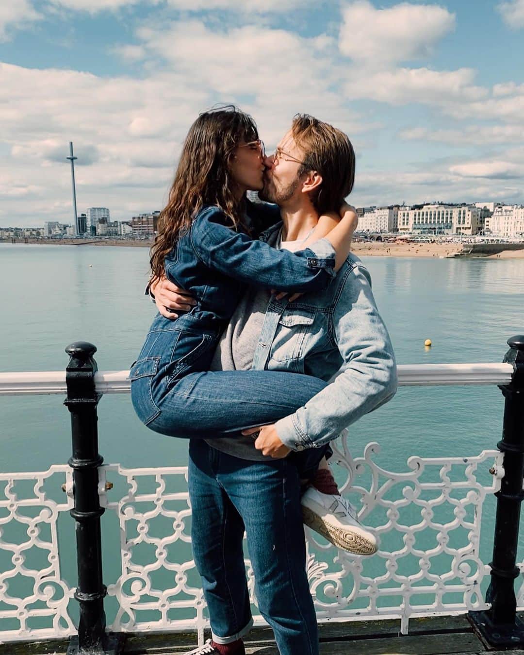 Amelia Zadroのインスタグラム：「a day with my loves 💛 @viendamaria @nikita.korchunov」