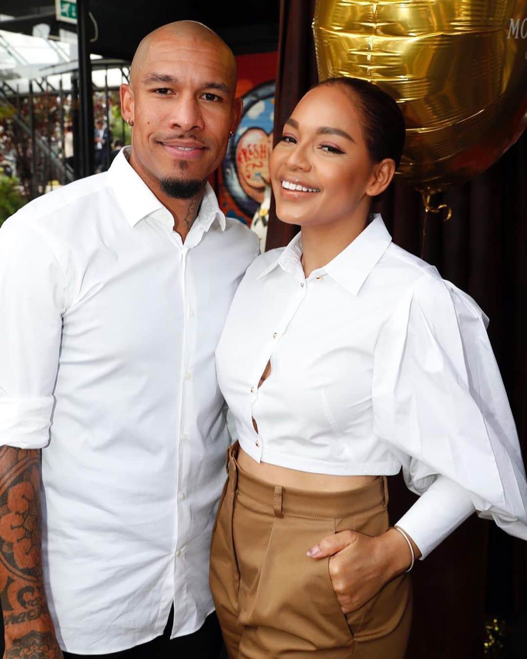 ナイジェル・デ・ヨングのインスタグラム：「Happy anniversary my Nubian Queen!  11 years married, 16 years together. Grateful for another year not turning completely grey! 😅 On to the next one full of great memories my love 🖤 #NovemberCouple」