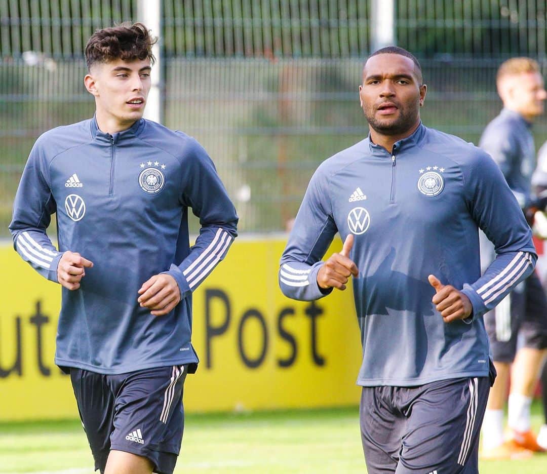 ヨナタン・ターのインスタグラム：「Finally the National Team is back together. 🇩🇪💪🏾」
