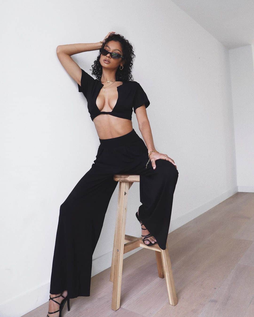 ジェイデ・ピアスのインスタグラム：「Wearing the @asos Luxe range! It’s a newly rebranded range with so many amazing, glammed up items at great prices #asosluxe #AD」