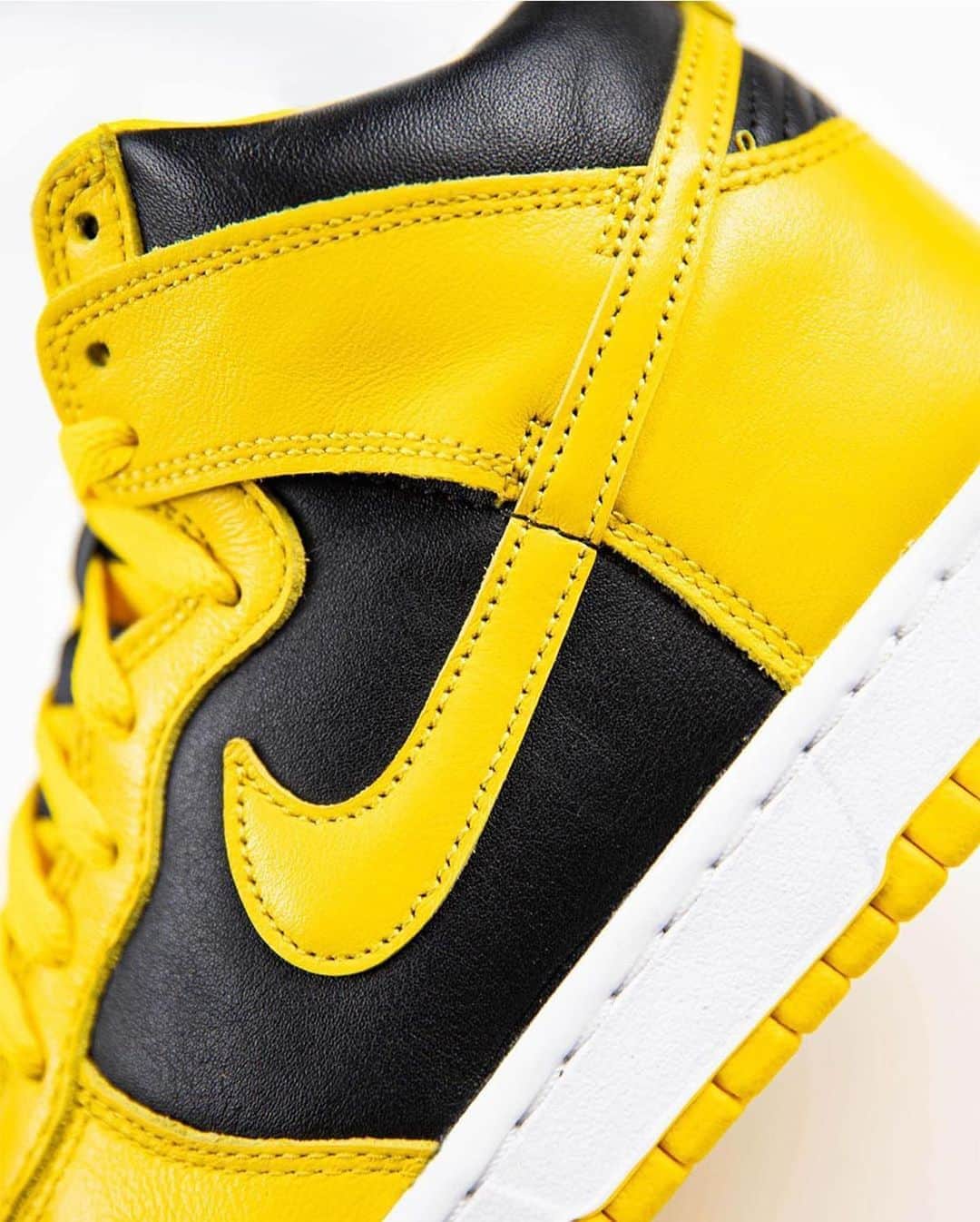 HYPEBEASTさんのインスタグラム写真 - (HYPEBEASTInstagram)「@hypebeastkicks: The @nike Dunk High "Varsity Maize" is returning this holiday season. Bearing many similarities to both 1985’s “Iowa” Dunk from the seminal “Be True to Your School” series and 1999’s legendary “Wu-Tang” Dunk — the return of the “Varsity Maize” is a special one for those thirsty for archival colorways. Quarters, collars and toeboxes are done up in black leather while overlays feature a bright yellow tone for contrast. Down below, the “Varsity Maize” differentiates itself from a 2012 “Varsity Maize” style by using an airy white midsole instead of a murky black one. Stay tuned for more info.⁠⠀ Photo: @repgod888」9月1日 3時43分 - hypebeast