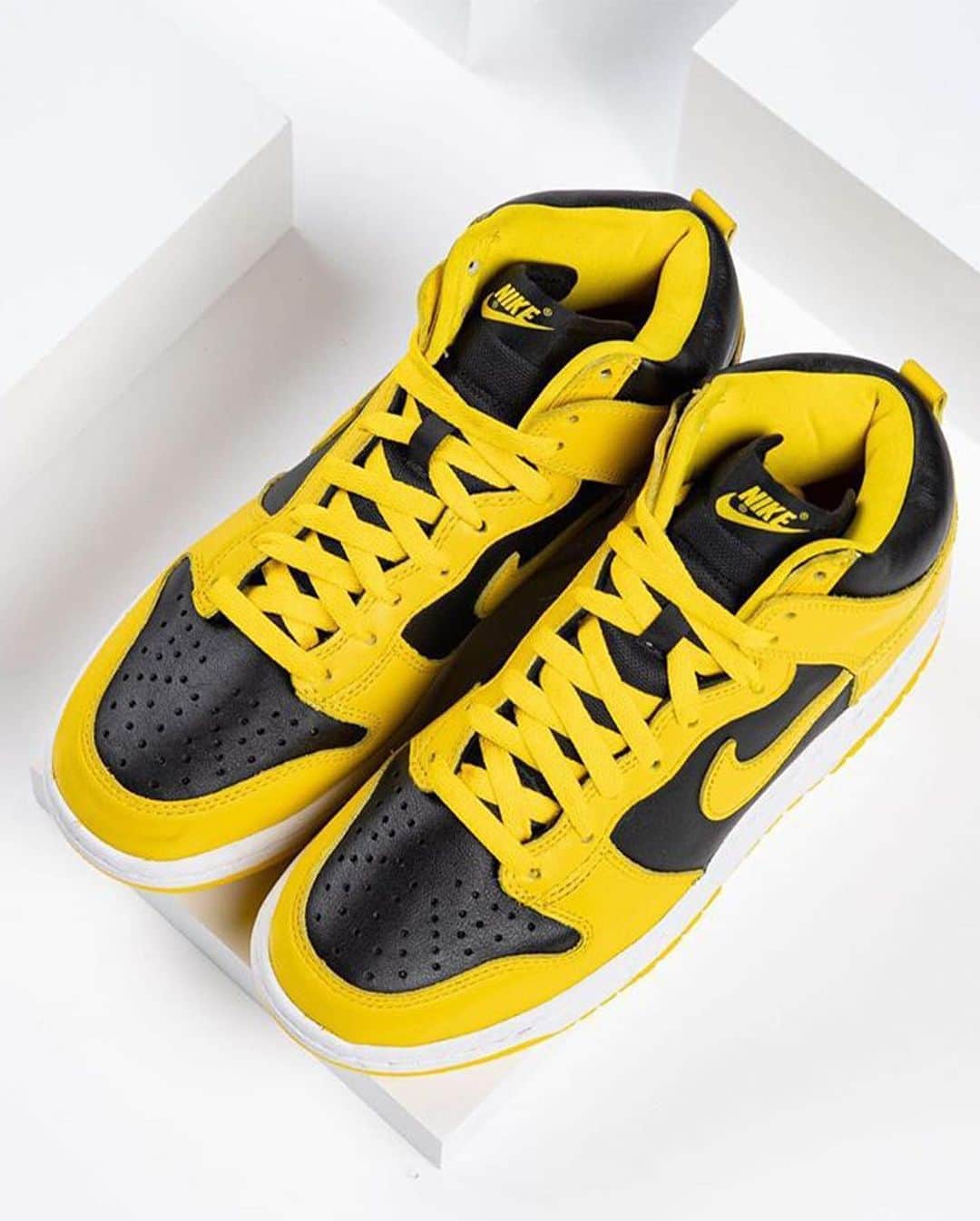 HYPEBEASTさんのインスタグラム写真 - (HYPEBEASTInstagram)「@hypebeastkicks: The @nike Dunk High "Varsity Maize" is returning this holiday season. Bearing many similarities to both 1985’s “Iowa” Dunk from the seminal “Be True to Your School” series and 1999’s legendary “Wu-Tang” Dunk — the return of the “Varsity Maize” is a special one for those thirsty for archival colorways. Quarters, collars and toeboxes are done up in black leather while overlays feature a bright yellow tone for contrast. Down below, the “Varsity Maize” differentiates itself from a 2012 “Varsity Maize” style by using an airy white midsole instead of a murky black one. Stay tuned for more info.⁠⠀ Photo: @repgod888」9月1日 3時43分 - hypebeast