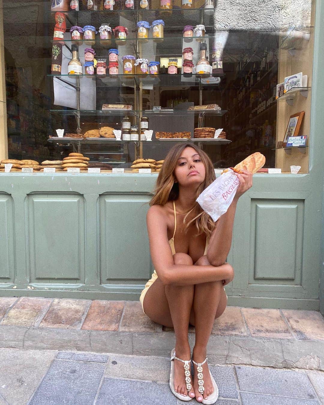 ザヒア・ドゥハールのインスタグラム：「🥖」