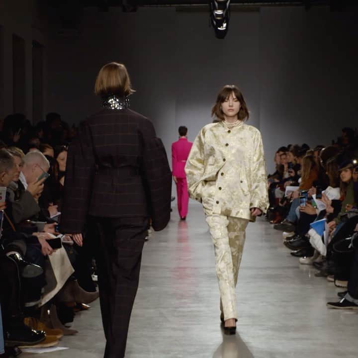 のインスタグラム：「Part 2 😎⚡️  nspired by a Baseball Jacket , cut in a gold lurex Jacquard and worn with matching pants - part of my favourite looks of the last 6 seasons .. the idea of wearing a suit inspired by sportswear - those 2 pieces you throw on when heading for the gym or for a run .. throw this on when heading out for a drink or a dance , or a date, or just to do some grocery shopping 🛍 ✨#baseball #gym #suit #activewearfashion #activelifestyle #favouritelooks」