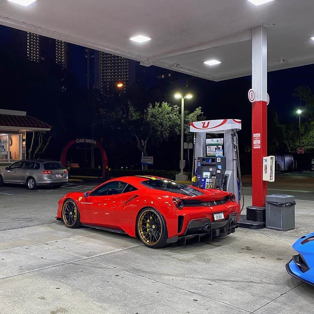 CARLiFESTYLEさんのインスタグラム写真 - (CARLiFESTYLEInstagram)「Perfect looking 488 Pista at its second home sitting on @velosdesignwerks wheels #CarLifestyle」9月1日 3時57分 - carlifestyle