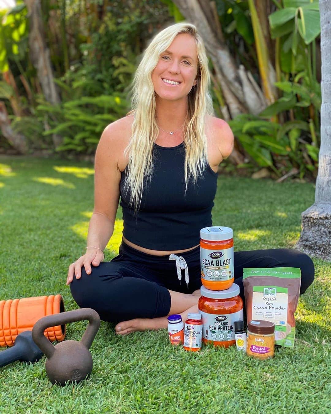 Bethany Hamiltonのインスタグラム：「Healthy living is healthy fueling! It’s so important to get nutrition from whole foods and we think local is best! But as an athlete, I also want to support my body the best I can so I can perform optimally. A lot of our food nowadays is lacking certain nutrients, so I appreciate having safe and reliable supplements to support my health!  I’m excited to partner with NOW® Sports, tested and trusted sports nutrition products from family-owned @nowfoodsofficial. From their sports nutrition line to natural foods, to their supplements (even whole food supplements), and their essential oils all focused on quality, my family and I are stoked on NOW for so many of our health and wellness needs. I’m excited that I NOW – pun intended – get to share them with you! Some of my favorite products from them are BCAA Big 6, Beet Root Powder, Vitamin E Softgels, and their various protein powders.  Check out their sports nutrition at nowsportsproducts.com and get 20% off with the code BETHANY 🤙🏽 code expires 12/31/20! #NOWSportsStrong #NOWWellness」