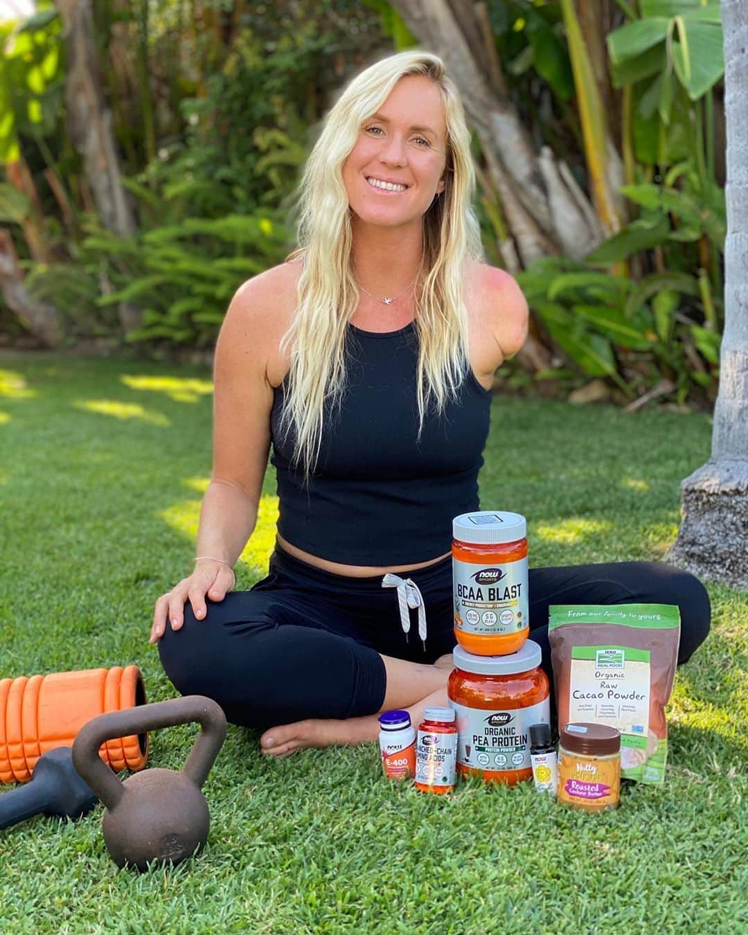 Bethany Hamiltonさんのインスタグラム写真 - (Bethany HamiltonInstagram)「Healthy living is healthy fueling! It’s so important to get nutrition from whole foods and we think local is best! But as an athlete, I also want to support my body the best I can so I can perform optimally. A lot of our food nowadays is lacking certain nutrients, so I appreciate having safe and reliable supplements to support my health!  I’m excited to partner with NOW® Sports, tested and trusted sports nutrition products from family-owned @nowfoodsofficial. From their sports nutrition line to natural foods, to their supplements (even whole food supplements), and their essential oils all focused on quality, my family and I are stoked on NOW for so many of our health and wellness needs. I’m excited that I NOW – pun intended – get to share them with you! Some of my favorite products from them are BCAA Big 6, Beet Root Powder, Vitamin E Softgels, and their various protein powders.  Check out their sports nutrition at nowsportsproducts.com and get 20% off with the code BETHANY 🤙🏽 code expires 12/31/20! #NOWSportsStrong #NOWWellness」9月1日 4時00分 - bethanyhamilton