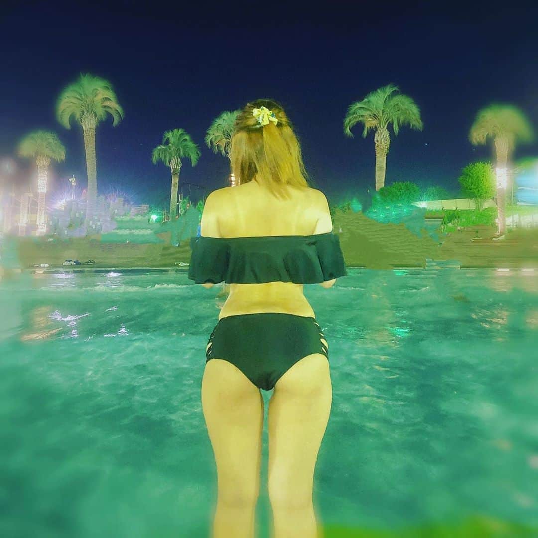 のインスタグラム：「🌴 前回のビキニ焼けしてる、、」