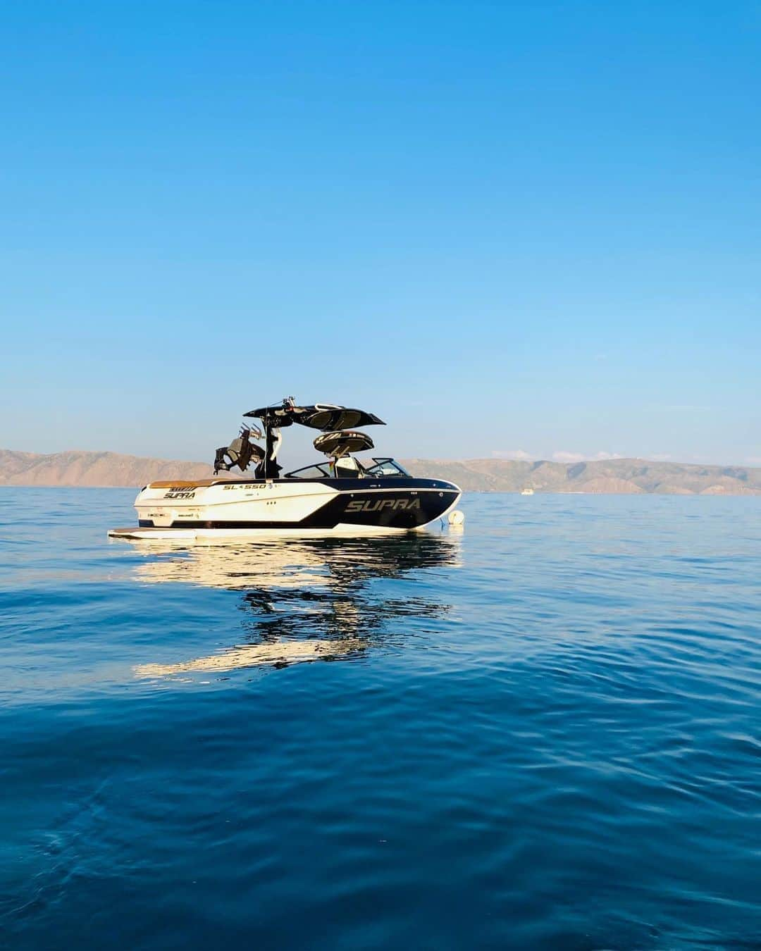 ケン・ブロックさんのインスタグラム写真 - (ケン・ブロックInstagram)「This past weekend was our first time experiencing the bright blue water of Bear Lake, Utah. It was a rad time hanging with friends, ripping around in our Supra Boat, and enjoying one of the last weekends of summer on this crazy blue water at a cool little resort (@bearlakelegacy ) - with one of the most unique boat launches ever! Thanks again @nolsen79 for the hospitality. #BearLake #SupraBoats #marineproducts」9月1日 4時12分 - kblock43