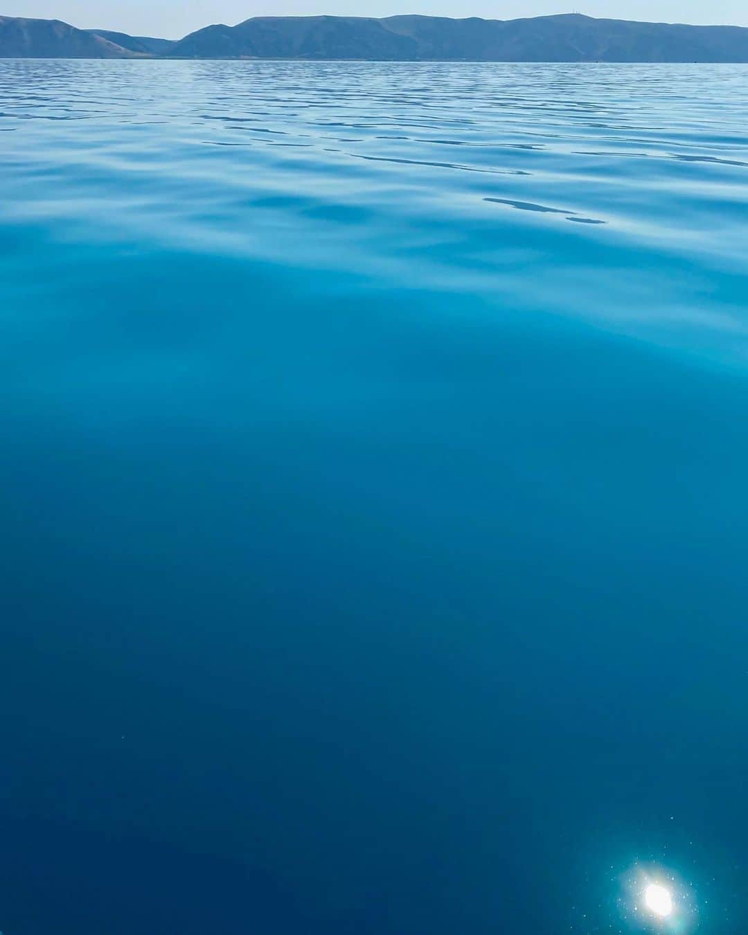 ケン・ブロックさんのインスタグラム写真 - (ケン・ブロックInstagram)「This past weekend was our first time experiencing the bright blue water of Bear Lake, Utah. It was a rad time hanging with friends, ripping around in our Supra Boat, and enjoying one of the last weekends of summer on this crazy blue water at a cool little resort (@bearlakelegacy ) - with one of the most unique boat launches ever! Thanks again @nolsen79 for the hospitality. #BearLake #SupraBoats #marineproducts」9月1日 4時12分 - kblock43