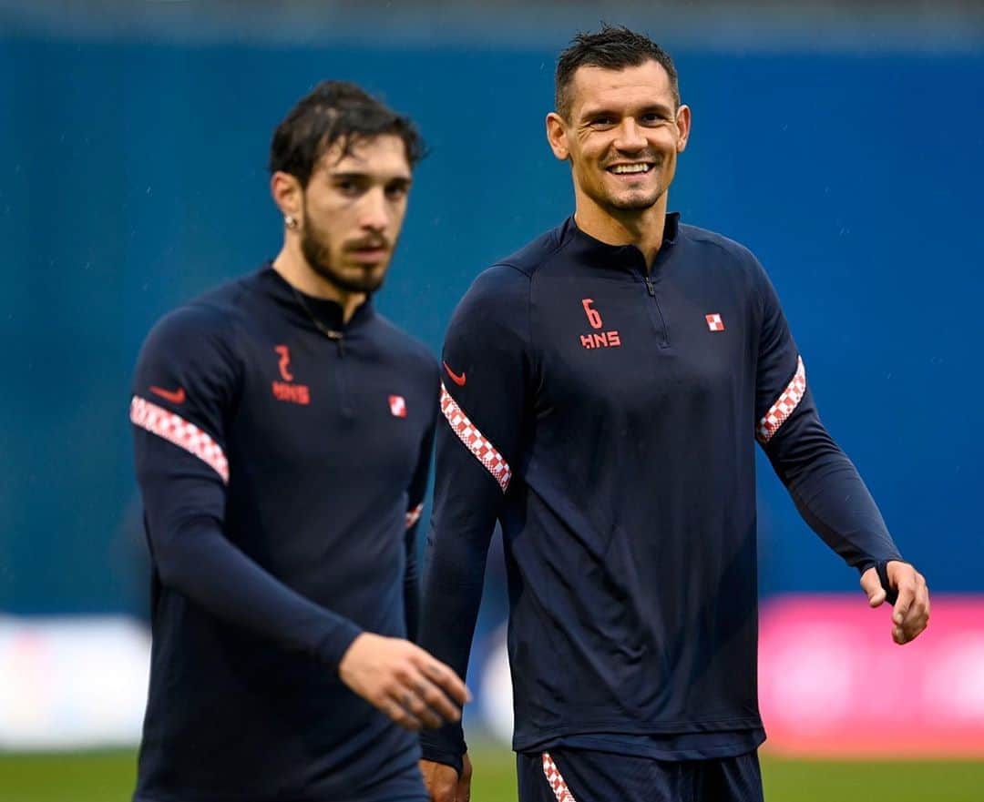 デヤン・ロヴレンのインスタグラム：「After a long time, great to be back with the National Team 🇭🇷  Some of us are happy and some not 😁😛😛 @simevrsaljko2」