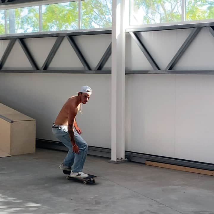 のインスタグラム：「Bigger flip late bigspin flip? What’s the name of this trick? 🤔」