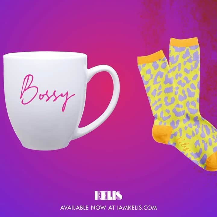 ケリスのインスタグラム：「Goodbye Summer Sale: You guys loved the socks so much, I added a new color + I made you cutest the mug for all your warm fall drinking needs. Link in bio!   Pre-order open now and every purchase gets entered to win a private Zoom cooking session with me. I'll be picking 5 lucky winners for a class together!   FYI: I restocked everything else in the store and it's all 25% off! EU/UK store is stocked as well! Pre-order and the sale ends on Labor Day. New merch avail in US store only.   *For cooking session. Must be 18 yrs or older to win. By entering, you acknowledge that this contest is in no way sponsored, administered by, or affiliated with Instagram.」