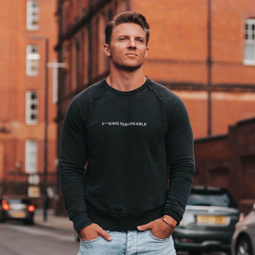 スティーブ・クックのインスタグラム：「It’s easy to “throw in the towel” on 2020. It been rough so far. But lets hit the reset button. Start promoting what you love instead of bashing what you hate. Let’s make the rest of 2020 remarkable.... if you want to know how remarkable, read the sweatshirt! Lesss go」