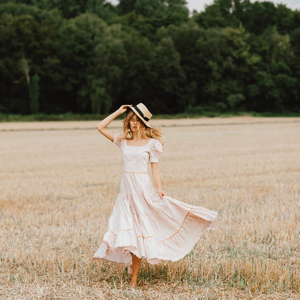 カイトアンドバタフライさんのインスタグラム写真 - (カイトアンドバタフライInstagram)「Marigold by Kite and Butterfly is live tomorrow , Sept 1 - Nov 1🧡 @coterie_show bringing an elevated selection of brands to a convenient digital format💚registered buyers will have the opportunity to discover and shop!! Please DM for any inquiries K&B🧡 #kiteandbutterflycollective #marigold #dresses @cornelia_lietz @kissfromfleur @larsrueffert @marinaluk」9月1日 4時55分 - kiteandbutterfly