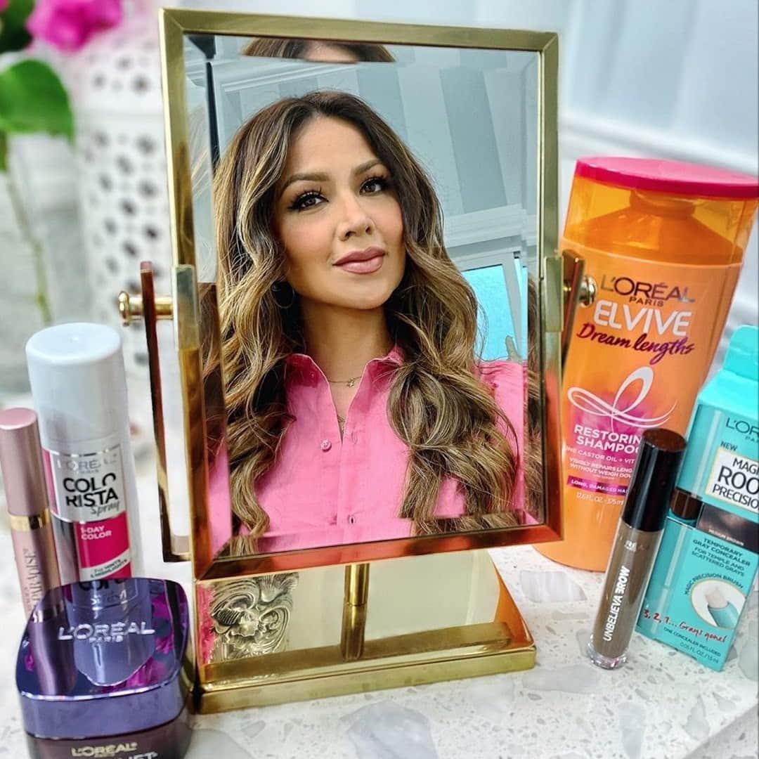 Wal-Mart Stores, Incのインスタグラム：「What's that? Sorry, we can't hear you, we're too busy loving @lilylove213's glow up routine from @lorealparis. 💁🏾‍♀️ ‍ #WalmartBeauty」