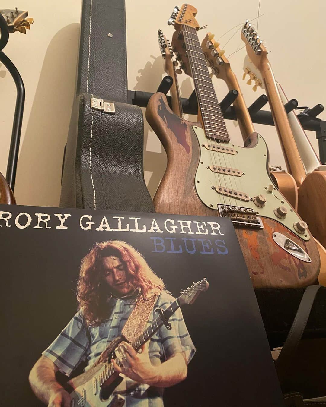 コリン・オドナヒューさんのインスタグラム写真 - (コリン・オドナヒューInstagram)「My hero! Rory Gallagher! An Irishman and one of the best to ever play the blues!!」9月1日 5時01分 - colinodonoghue1