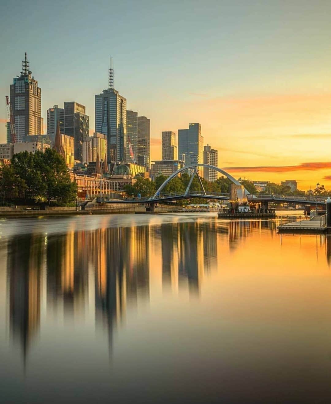 のインスタグラム：「Great reflections at Melbourne by @dean.ohlmus and @igersmelbourne 😍📸🙌❤️✨ #igersmelbourne #igersAustralia #igers」