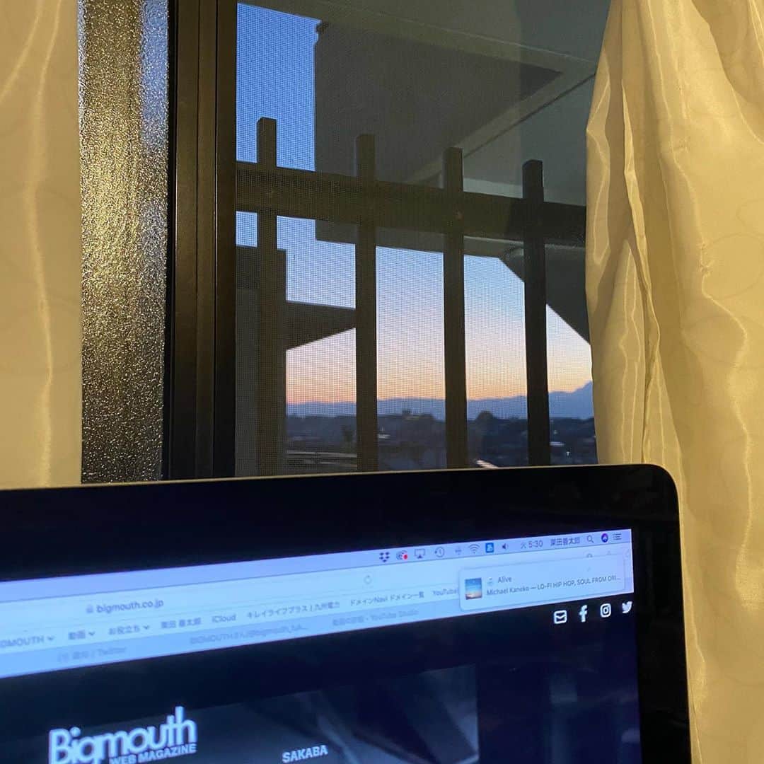 栗田善太郎のインスタグラム：「夜明けが遅くなりました。 おはようございます😃」