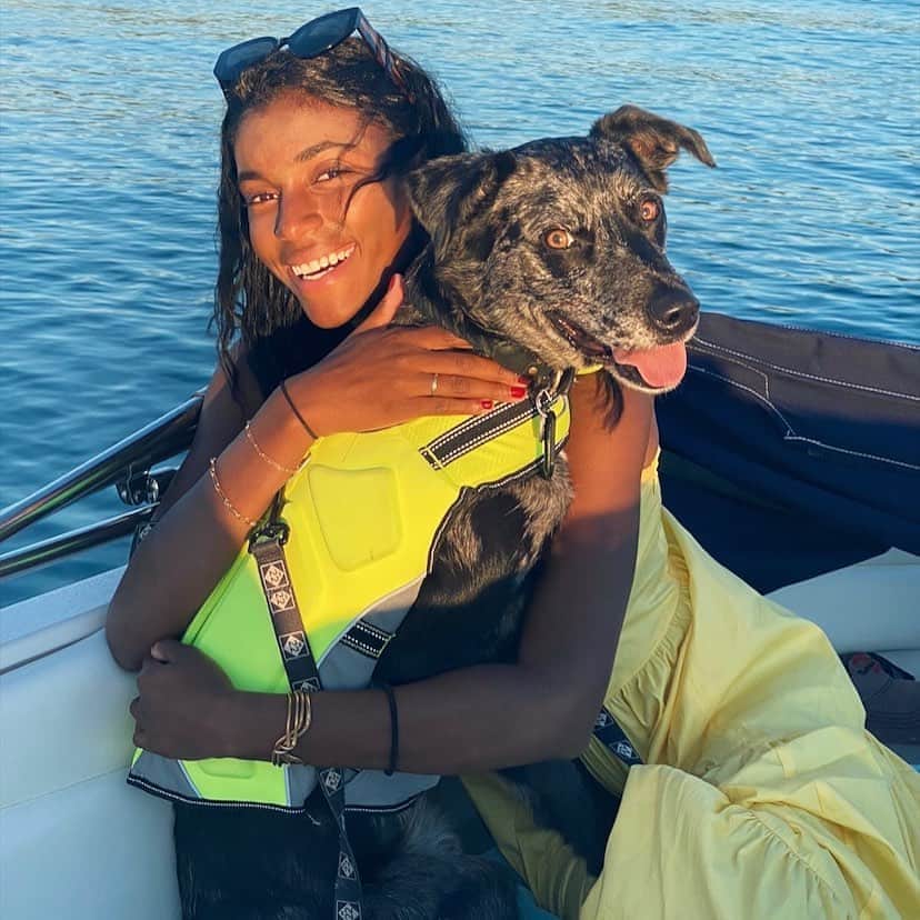 ジャック・ファライーのインスタグラム：「Banjo used to hate water and now look at him 🥺」