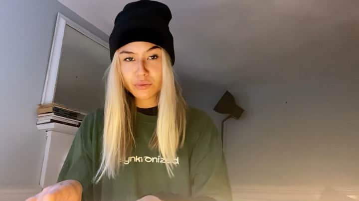 Mali-Koa Hoodのインスタグラム：「Enjoying playing these songs on my own in my bedroom. So nice to have these moments in time to enjoy without pressure. The story becomes fonder every time. Thankyou to anyone listening 🌍 and watching and supporting in this upside down year. If a lyric from Some Things resonated with you, let me know below 💕   Can’t wait to share more soon. Ps this full moon has me mixed up and sleep paralysis is a thing. Happy new week all! Stay safe, stay sane! xxxxx」