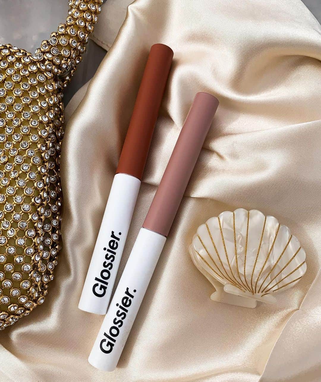 Glossierさんのインスタグラム写真 - (GlossierInstagram)「Skywash in Terra, a burnt sienna + Pebble, a neutral taupe 🌤️」9月1日 6時04分 - glossier