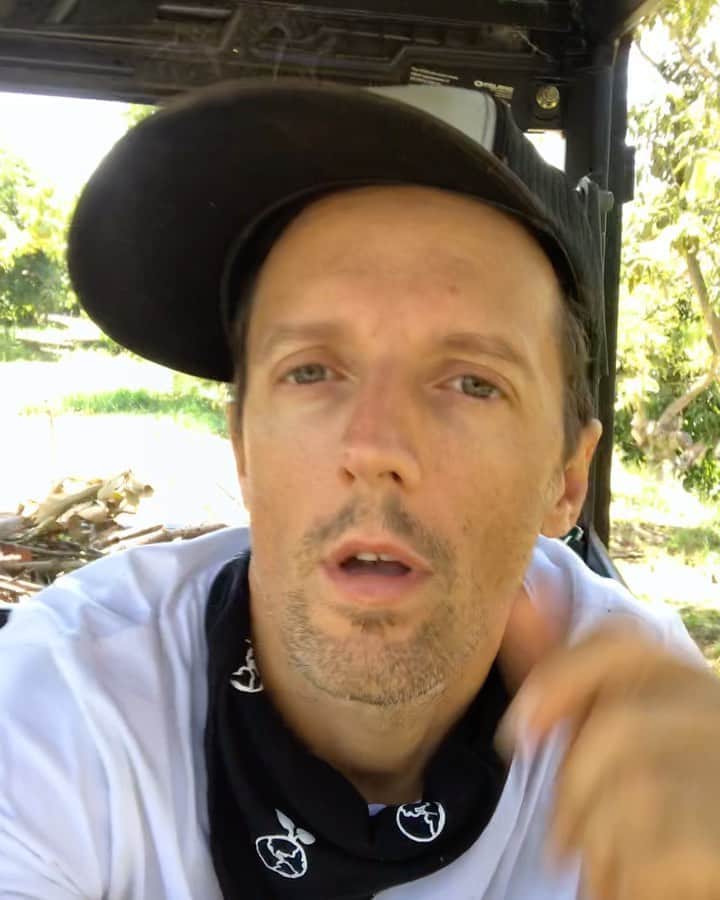 ジェイソン・ムラーズのインスタグラム：「@votedotorg @votesaveamerica @headcountorg #voteblue #votelouder #vote」