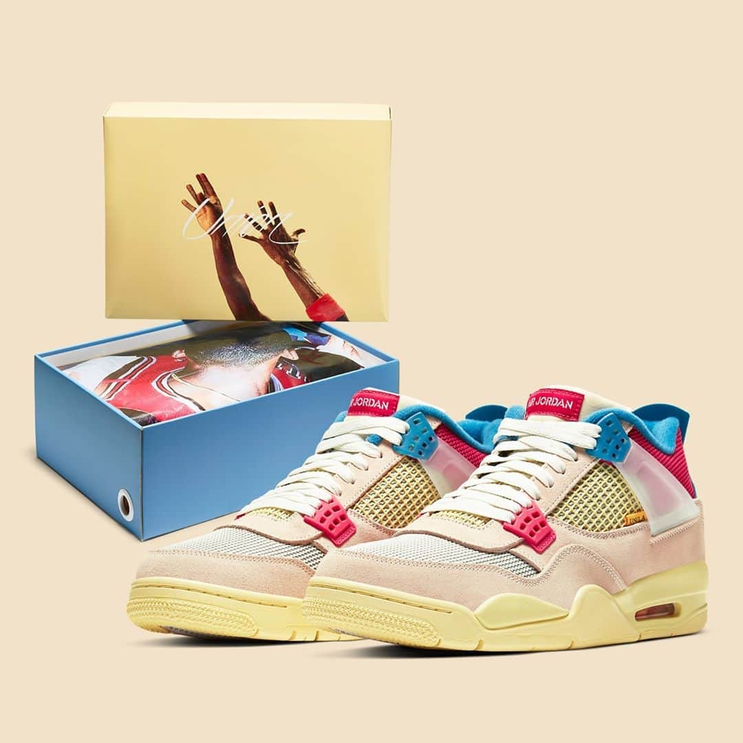 Sneaker Newsさんのインスタグラム写真 - (Sneaker NewsInstagram)「Official images of the Union Los Angeles x Air Jordan 4 "Guava Ice" have surfaced. However, this colorway will be exclusive to the shop. Select pieces from the Union x Jordan collection will release again on September 30th. For a closer look, hit the link in our bio.」9月1日 6時16分 - sneakernews