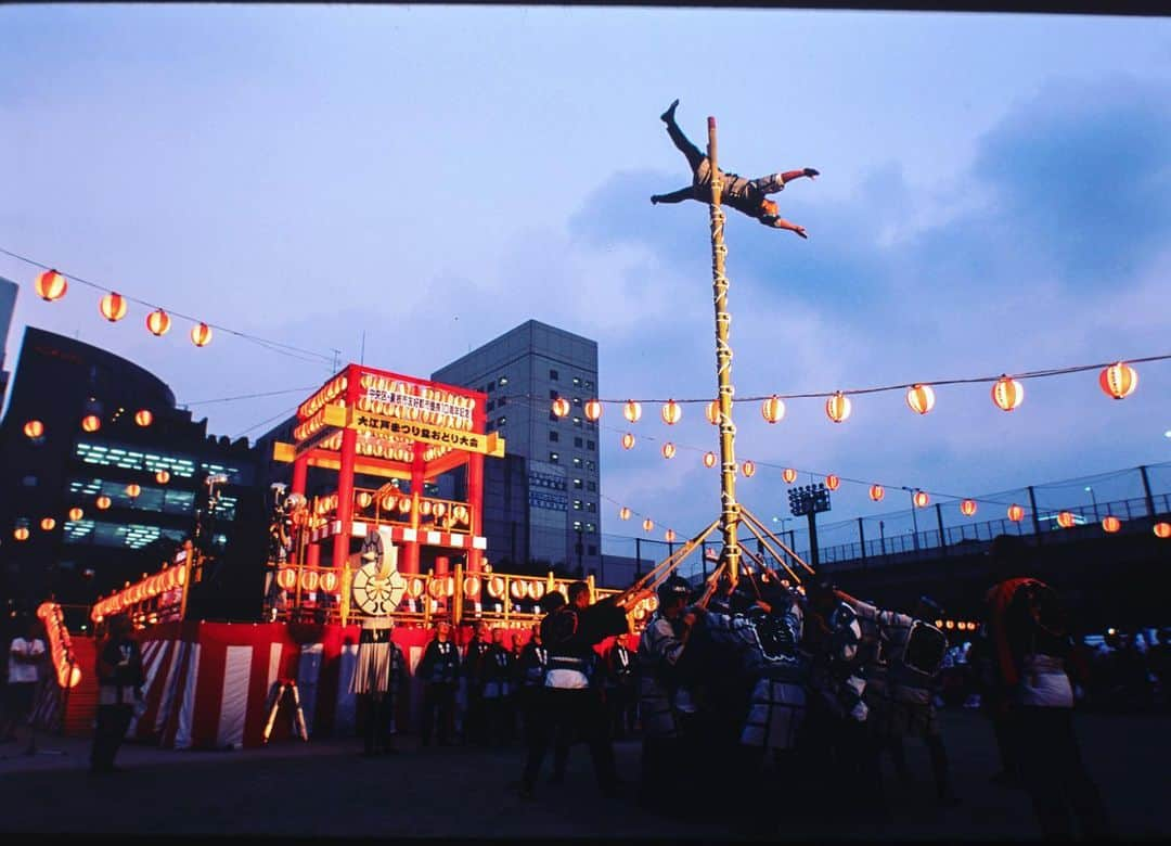 Michael Yamashitaさんのインスタグラム写真 - (Michael YamashitaInstagram)「Tokyo Metropolitan Fire Brigade puts on a show as part of the annual summer Obon festivities. As a local volunteer firemen in Mendham, New Jersey, I can appreciate ladder drills and skills but TFD takes it to a whole other level. The Tokyo Fire Department is the largest in the world. #tokyofiredepartment #firemen #tokyo #japan #mendhamnj」9月1日 6時19分 - yamashitaphoto