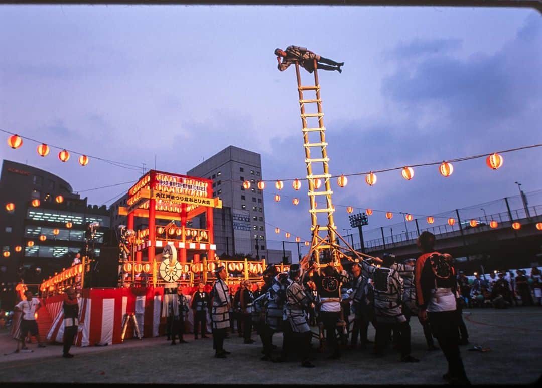 Michael Yamashitaさんのインスタグラム写真 - (Michael YamashitaInstagram)「Tokyo Metropolitan Fire Brigade puts on a show as part of the annual summer Obon festivities. As a local volunteer firemen in Mendham, New Jersey, I can appreciate ladder drills and skills but TFD takes it to a whole other level. The Tokyo Fire Department is the largest in the world. #tokyofiredepartment #firemen #tokyo #japan #mendhamnj」9月1日 6時19分 - yamashitaphoto