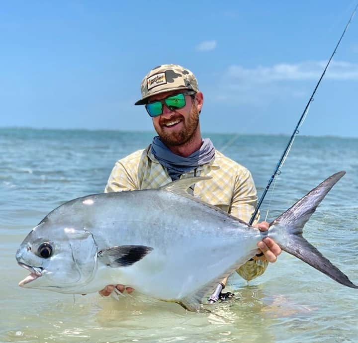 Costa Sunglassesのインスタグラム：「Fork-tailed devil on the flats. 📷: @christiaanpretorius @trevor8678 @abacolodge #SeeWhatsOutThere #BornOnTheWater」