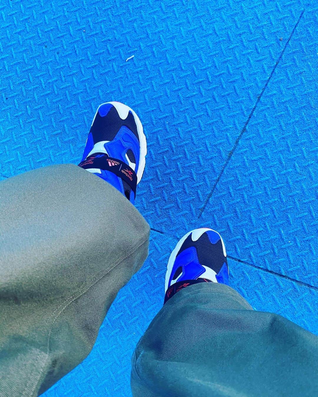 仲里依紗のインスタグラム：「とーってもお気に入りの👟💙💙💙 @reebokjp  @reebokclassicjp  #reebok #instapompfury」