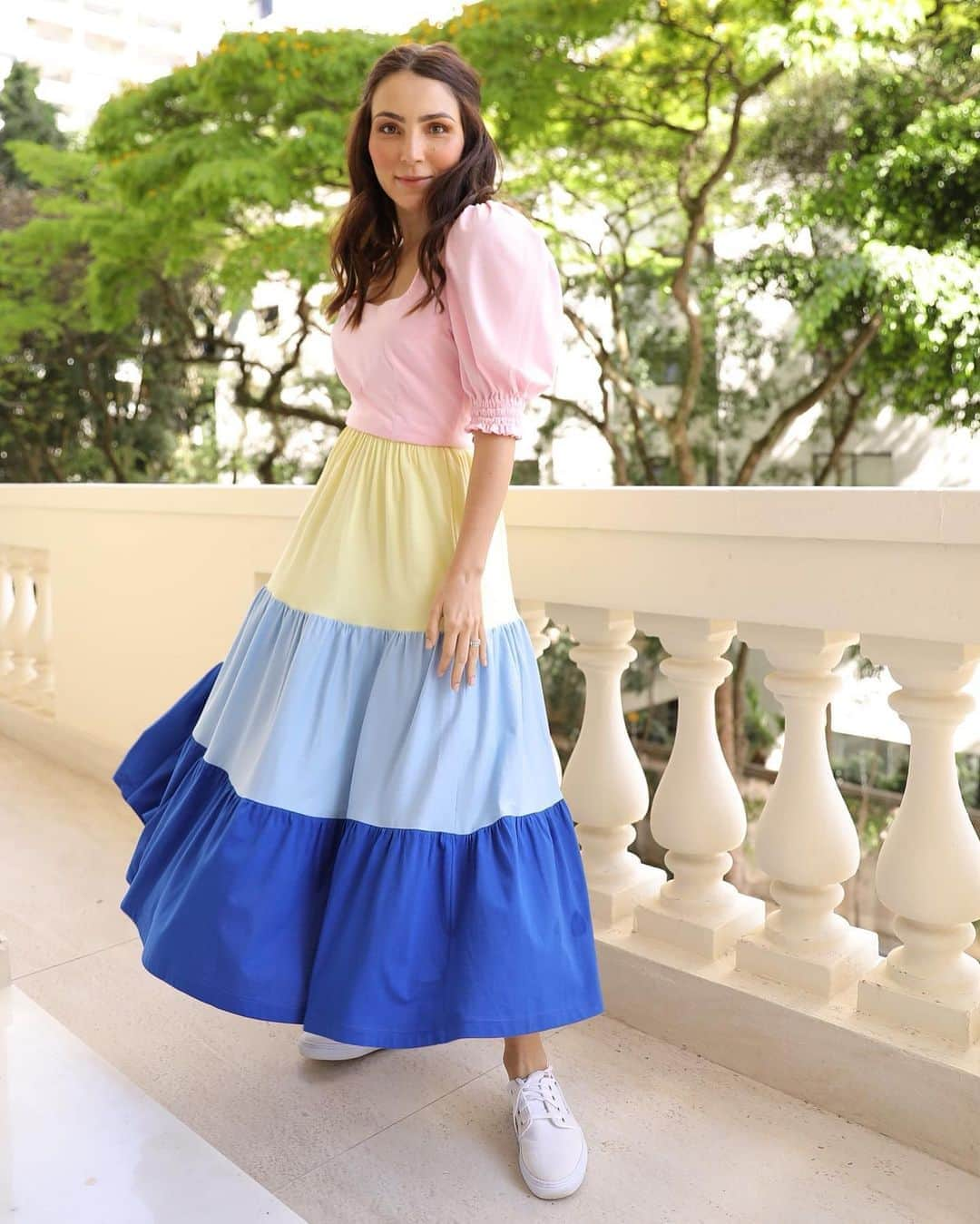 Lalá Noletoさんのインスタグラム写真 - (Lalá NoletoInstagram)「Princesa cool 💙 Mix de cores e movimento 💕 Vestido @blessedstore  Cool princess 💙 Mix of colors and movement 💕 Dress @blessedstore  Heureuse princesse💙 Mélange de couleurs et de mouvement 💕 Robe @blessedstore」9月1日 6時23分 - lalanoleto