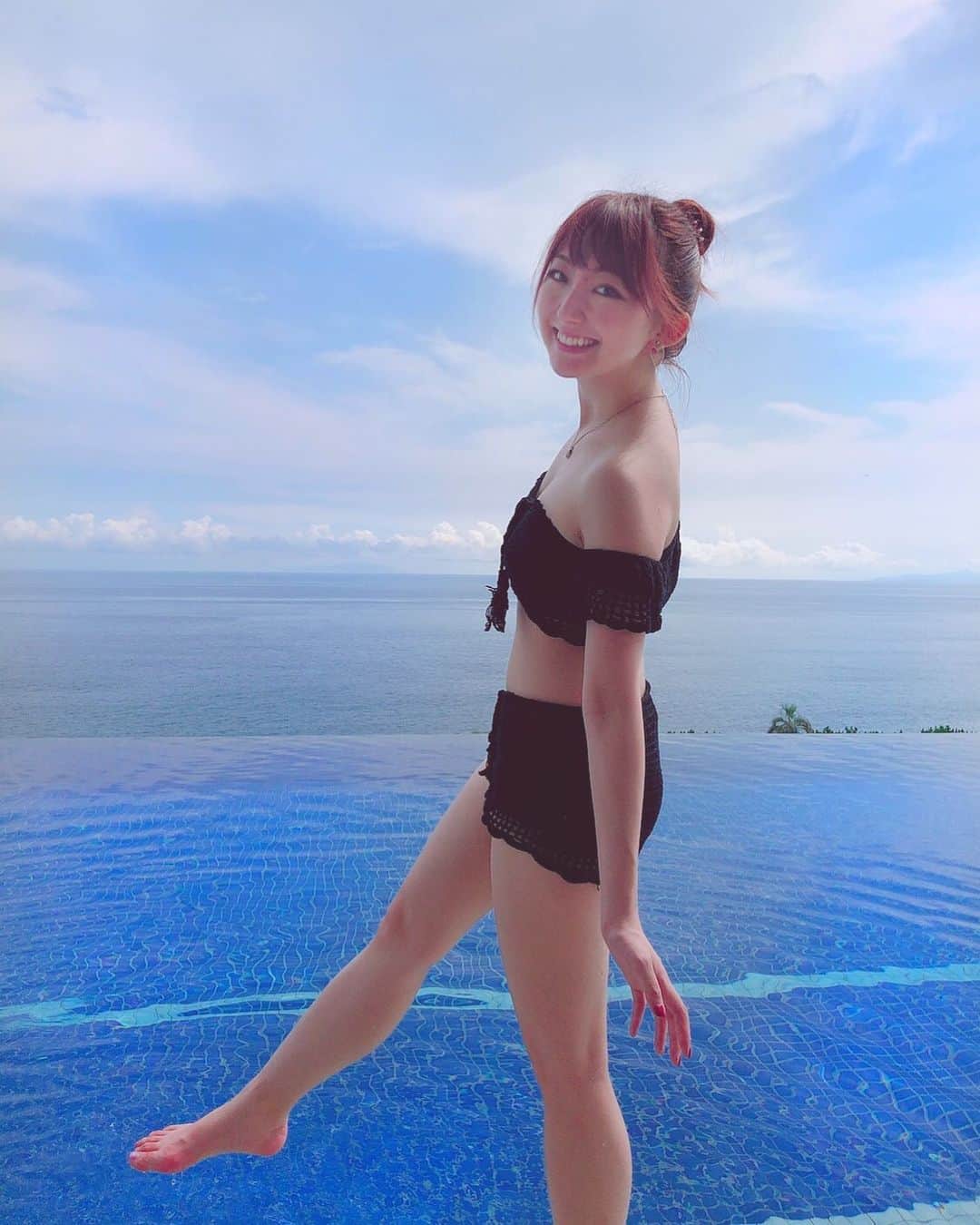 尻無浜冴美のインスタグラム：「大磯プリンスホテルのインフィニティプール 落ち着いた雰囲気で開放的で気持ちよかった🥰 また来たい場所に認定‪(　˙-˙ )✧‬  #大磯プリンスホテル  #大磯ロングビーチ #夏休みの思い出 #夏休み旅行  #旅行  #インフィニティプール  #プリンスホテル  #infinitypool」