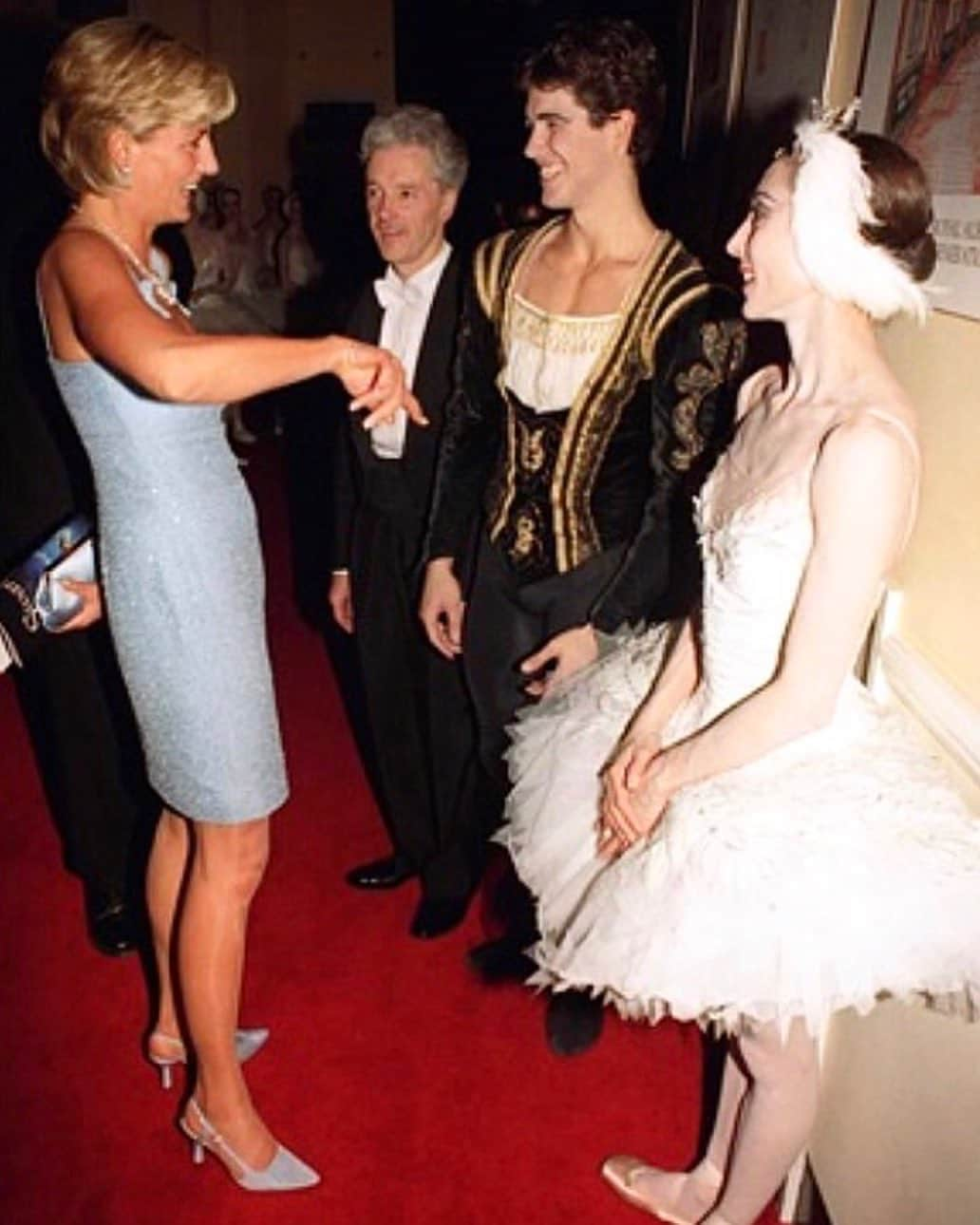 ロベルト・ボッレさんのインスタグラム写真 - (ロベルト・ボッレInstagram)「...e sono già passati 23 anni da quell’estate del ‘97.  #ladydiana #princessdiana #princesigfried ❤️」9月1日 6時35分 - robertobolle