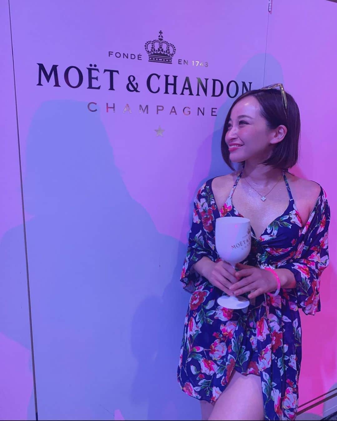 のインスタグラム：「Hello September⭐️﻿ ﻿ 今月もよろしくお願いします🙇✨﻿ 皆さまに会えるのを﻿ 楽しみにお待ちしております☺︎﻿ ﻿ 写真は去年のニューオータニ🌺﻿ 今年はナイトプール行けなかったな😹﻿ ﻿ ﻿ ⚠️ご予約の際は﻿ 『Dr Yuu（辻沢）のインスタ見た』の一言をお願いします👩‍⚕️✨﻿ ﻿ 📍BIANCA CLINIC﻿ ✔︎表参道院﻿ 03-6433-5994﻿ 東京都港区南青山5-11-10  南青山511ビル 2F﻿ ✔︎銀座院﻿ 03-6263-2690 ﻿ 東京都中央区銀座1-5-6 銀座レンガ通り福神ビル 4F﻿ 診療時間 10:00～19:00﻿ 年中無休（年末年始を除く）﻿ ﻿ 9月勤務日🎑﻿ 表参道院﻿ ↪︎1 3 6 14 16 21 22 24 27 30﻿ 銀座院﻿ ↪︎2 5 17 18 20 25 26﻿ ﻿ #beauty #plasticsurgery #cosmeticsurgery #liposuction #ニューオータニ #シャンパン #antiaging #美容外科 #美容皮膚科 #美容整形 #プチ整形 #整形 #女医 #鼻整形 #ナイトプール #水着#鼻プロテーゼ #鼻ヒアルロン酸 #韓国整形 #オルチャンメイク #biancaclinic #ビアンカクリニック #dryuu #フォローミー」