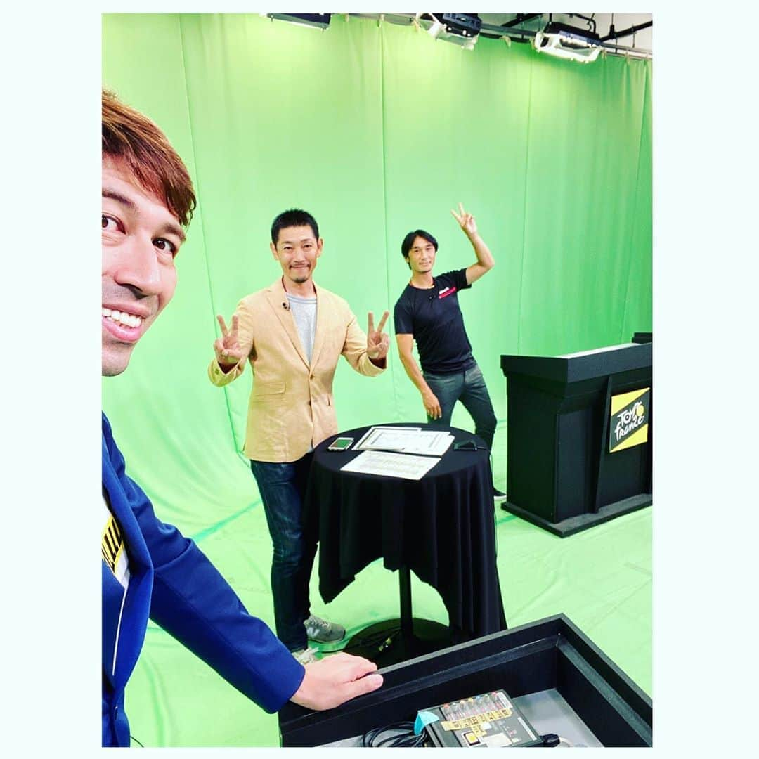 Saschaさんのインスタグラム写真 - (SaschaInstagram)「#ツールドフランス 第3ステージ実況でした！ものすごくのんびりな展開で帰宅したら午前2時…異例のシーズンで選手たちも体力温存しながらのレースなんですかね？ご覧いただいた方遅くまでありがとうございました！レースは #ポケットロケット @calebewan  がスプリントを制して今年初優勝。今日からは早くもアルプス山脈突入…いきなりの大勝負があるかも！？ #jspocycle #tdf2020」9月1日 7時14分 - sascha348