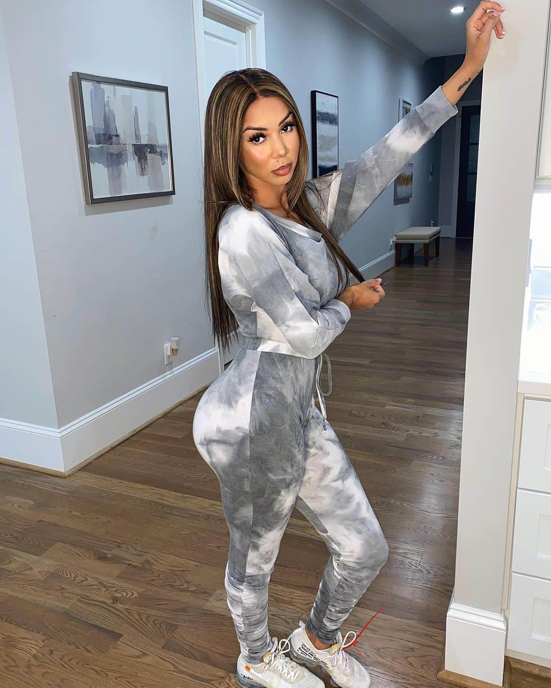 Brittany Rennerのインスタグラム：「Many have an image of me, few get the picture 🔮 Outfit: Feelin' Groovy Off The Shoulder Jumpsuit @fashionnova fashionnovapartner」