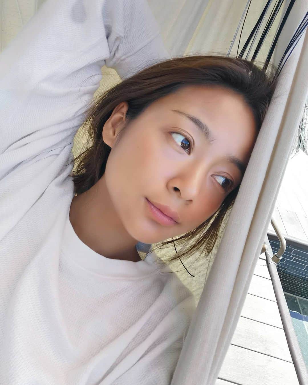 脇田恵子のインスタグラム：「ハンモックに揺られる日々🤭❤️」