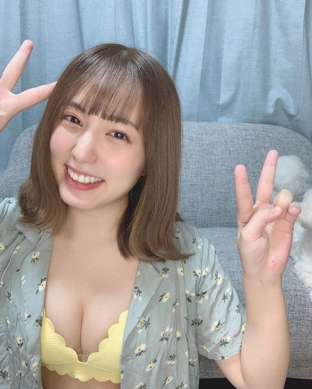 前田美里のインスタグラム：「1位になったぞー！！！！！🎉 . #LINELIVE × #ヤングアニマル グラビア誌面争奪オーディション  私の目標であった漫画誌【撮り下ろしグラビア3P】飾ることが出来ます🎉🎉🎉🎉😭✨✨  予選から決勝まで約半月毎日3枠配信させていただき、  最後の最後までどうなるかわからない配信オーディション。  色々なプレッシャーが沢山ありましたが、皆さんと一緒に地道にコツコツと私らしさをモットーに毎回本当に楽しく配信ができました。🐩  ワンチーム。元々SHOWROOM配信の時からずっとワンチームでルームを盛り上げて下さった皆さんを筆頭に回を重ねるごとにどんどん輪が広がっていって、  たくさんの方が盛り上げてくれて支えてくれて本当に嬉しかったです。  応援してくださった皆さまに感謝し、これからも、もっと頑張っていきたいと思っておりますので、引き続き応援よろしくお願いいたします。📣  🐩🐾💙  そして撮影頑張ります。！ 発売をお楽しみに〜〜〜〜〜💚  .  #月曜日 #雑誌 #グラビア #配信 #女子力 #おうち時間 #stayhome #自撮り #水着 #photo #summer #selfie #ファインダー越しの私の世界 #写真好きな人と繋がりたい #ヲタク #欅坂46 #日向坂46 #フォロワー募集中 #gravure #japanesegirl #follow #followme #좋아요 #팔로우미 #팔로미 #오오티디」