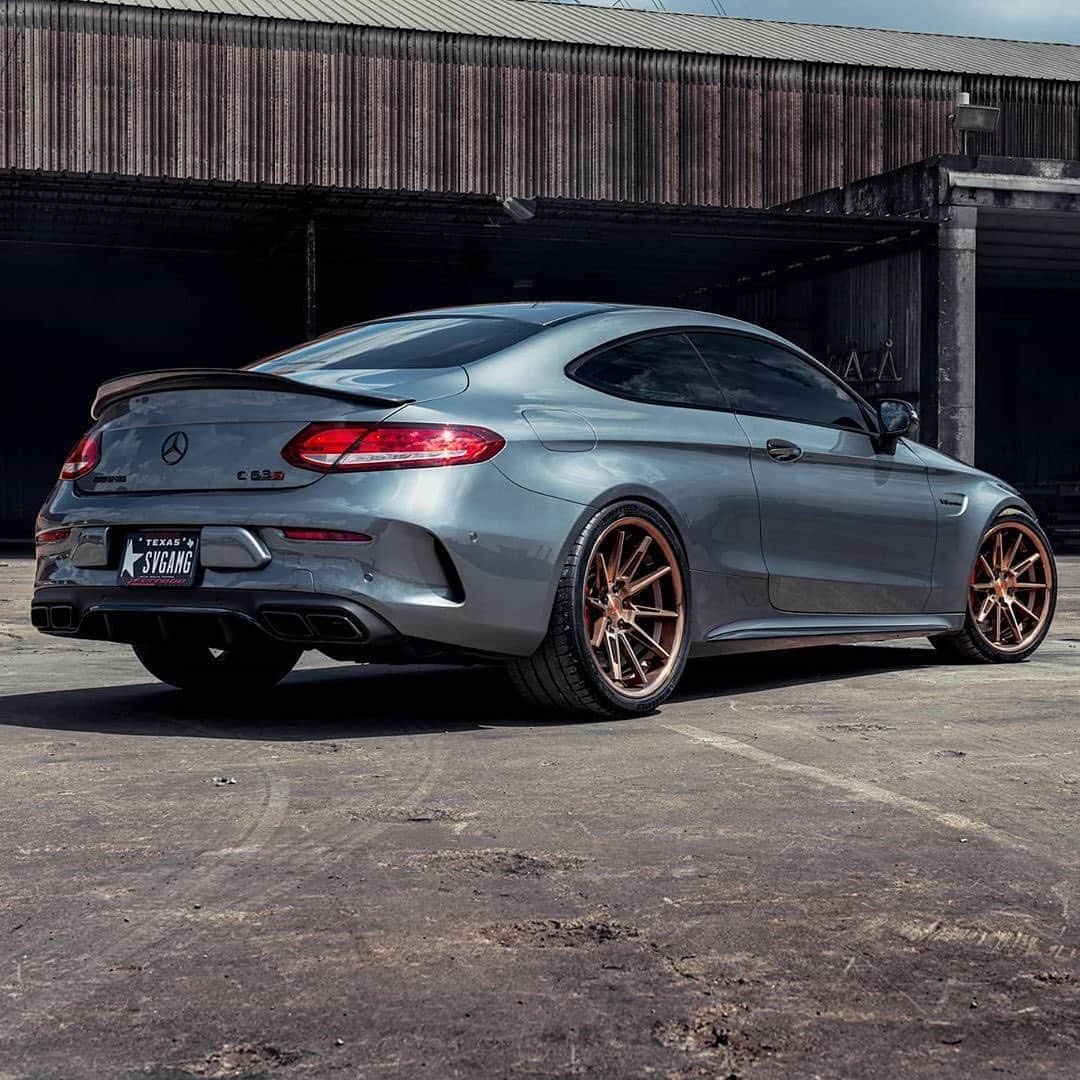CarsWithoutLimitsさんのインスタグラム写真 - (CarsWithoutLimitsInstagram)「C63s AMG CM2 available from @limitlesstirerim   We wanna hook you guys up so use our promo code “CarsWithoutLimits” and get 30% off this month. #carswithoutlimits #limitlesstire #dodge #charger #toronto #brampton #vaughan #missisauga #scarborough #tireshop #wheels #rims #tire #tires @ferradawheels」9月1日 7時37分 - carswithoutlimits