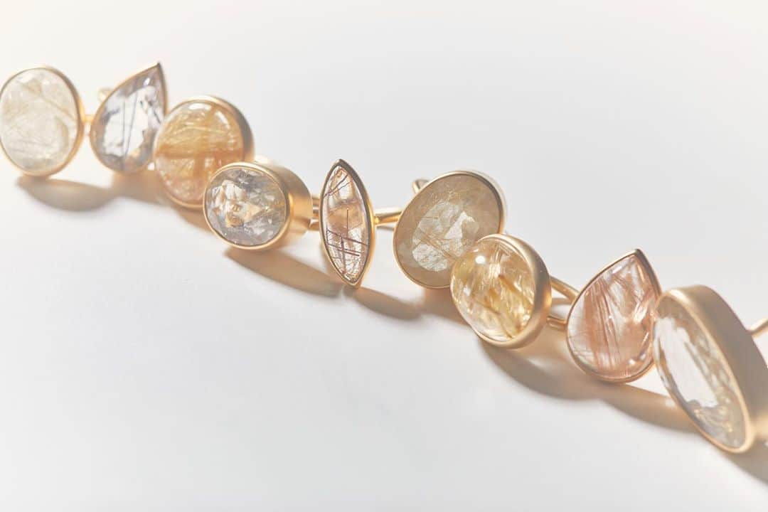 MARIHA Official Instagramさんのインスタグラム写真 - (MARIHA Official InstagramInstagram)「. Rings l Earth Drops Gold Rutilated Quartz   MARIHA直営店では、本日9/1(火)よりルチルクォーツフェアが始まります。神秘的なルチルクオーツは、クリスタルの澄んだ美しさの中に、個性豊かに入り込んだルチルが魅力的な石です。  ルチルクォーツフェア期間中は、様々な色合いの石をそろえてお待ちしております。  【ルチルクォーツフェア】 開催期間：9/1(火)〜9/30(水) 開催店舗：MARIHA 伊勢丹新宿店/MARIHA 阪急うめだ本店  #mariha #jewelry #gemstones #マリハ #ジュエリー #mariha伊勢丹新宿店 #mariha阪急うめだ本店 #ゴールドルチル　#ブラックルチル　#天然石リング　#ゴールドルチルクォーツ」9月1日 8時11分 - mariha_official