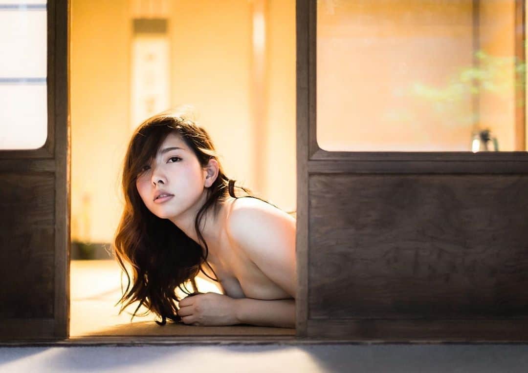 のインスタグラム：「何年か前の作品。。。懐かしい。。 #igers  #japan_photo_now #good_portraits_world  #closeupphotography  #closeup_archive  #500px  #1x #team_jp_  #art_of_japan_  #lovers_nippon  #ig_phos  #tokyocameraclub  #instagramjapan  #japan_of_insta  #japan_art_photography #instagram #igersjp  #ig_japan #ビジョビ  #instalove  #officelady」
