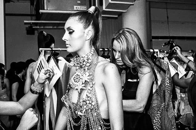 サマンサウィルスのインスタグラム：「These photos are from this week eight years ago, showcasing with Fashion Palette at New York Fashion Week, 2O12. ⠀ ⠀ I hand crafted these couture pieces while sitting on the floor of my apartment, I would work on them from 7pm-4am for more nights than I can remember. ⠀ ⠀ Creating them was an ode to strong and resilient women everywhere. The meticulously constructed breastplates - each taking weeks to construct - were drawn from the inspiration of armour for the feminine; Strong and beautiful, intricate but powerful.⠀ ⠀ I finished the last piece the morning of the show. Each costume was on a dressmakers form in my apartment. With them all lined up, sparkling and silent, it was like there was an army of Marvels most glamorous 🦹🏽 awaiting assignment in my downtown, one bedroom loft. ⠀ ⠀ Any work I would create - bespoke or commercial - I did so from the depths of fairytales and myths, the imaginary and the divine realms. It was complete escapism of mind and spirit to visit those worlds to create and then to bring what I found there into life in this one.⠀ ⠀ The art of storytelling has forever been the base of my work and it’s lovely to revisit this particular one today. ⠀ ⠀ Wanted to share it with you in the instance you’re creating something at the moment that you might feel is a bit too ‘out there’ or maybe it’s not like what everyone else is doing. If that’s the case, it’s for that very reason you must put it ‘out there’.⠀ ⠀ Do your thing. Create your way. Support others. Be kind... Big love. x ⠀ ⠀ 📷 @george_elder  #NYFW」